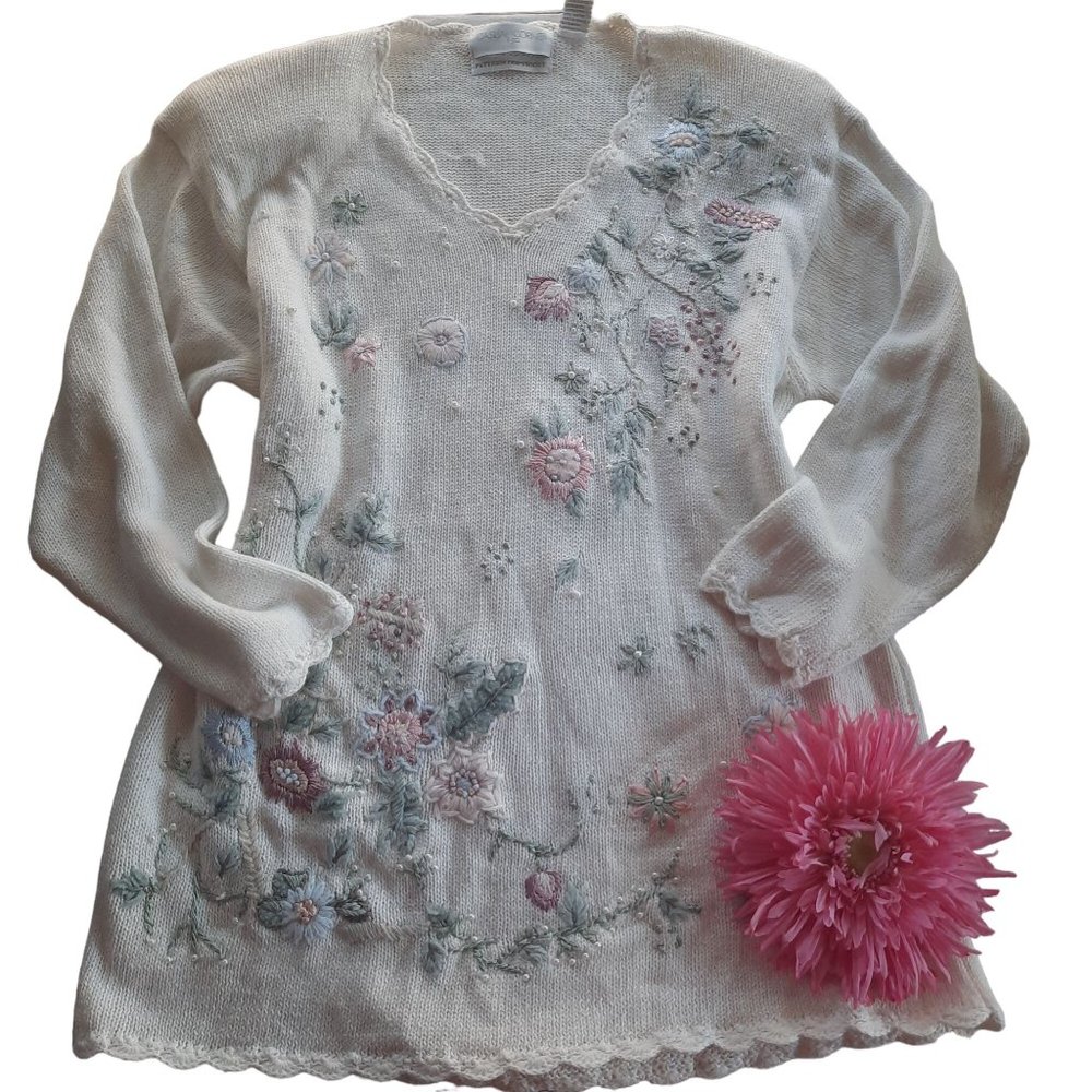 VINTAGE Casual Corner Co. Granny Floral Embroidered Knit Pullover Sweater